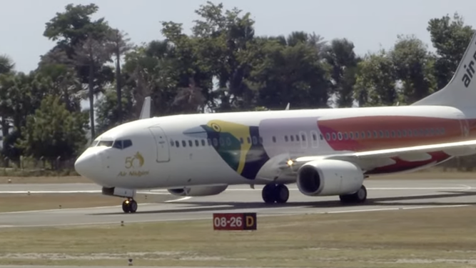 Avión con el Papa aterriza en Dili