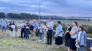 Cadiñanos preside con varios fieles una oración con motivo del tiempo de la creación