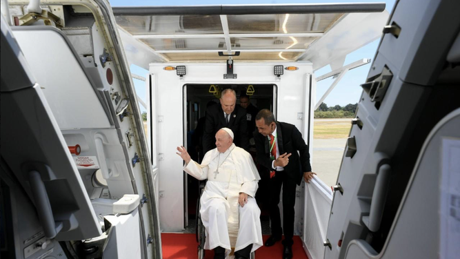 Francisco, rumbo a Singapur tras despedirse de Timor Oriental