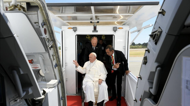 Francisco, rumbo a Singapur tras despedirse de Timor Oriental