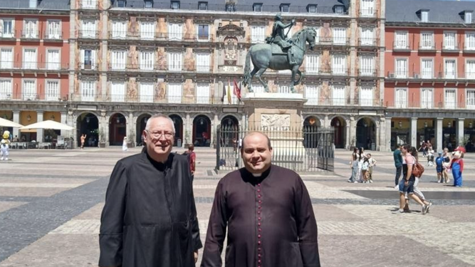La 'cumbre' sedevacantista en la plaza Mayor