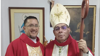 El arzobispo de Quito y Jimmy Mogrovejo