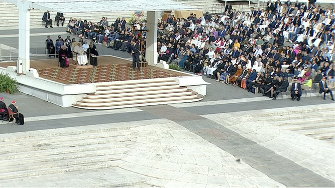 Francisco, al comienzo de la audiencia general en la plaza de San Pedro