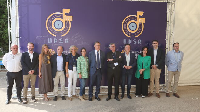 Foto de grupo de las autoridades y patrocinadores