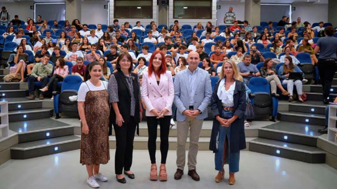 La astronauta y bióloga Sara García en Deusto