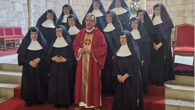 Amor Pan, con las religiosas de Betanzos, a las que le une una entrañable amistad