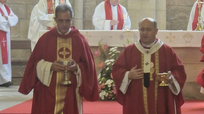 Amor Pan, con el arzobispo de Santiago de Compostela, Francisco Prieto