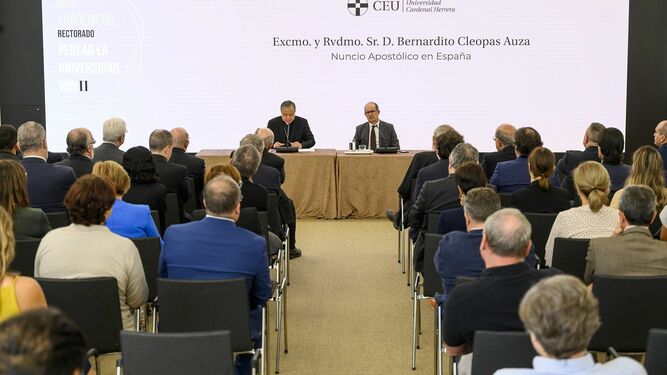 Ponencia del nuncio Bernardito Auza en el CEU