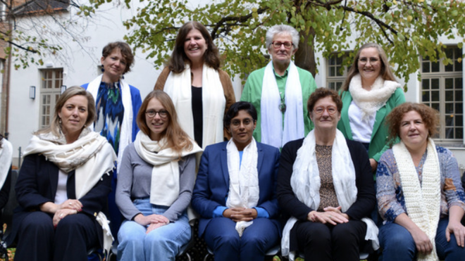 Algunas de las mujeres que asistirán a la misa del Papa
