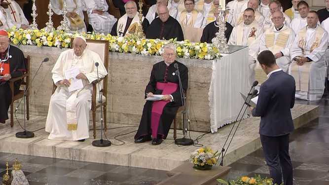 Diogo se dirige al Papa en la catedral de Luxemburgo