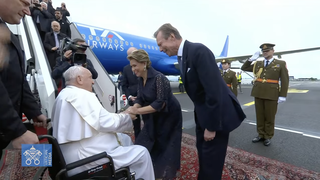 El Papa es recibido por el Gran Duque y su esposa