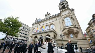 Francisco recorriendo las calles de Luxemburgo
