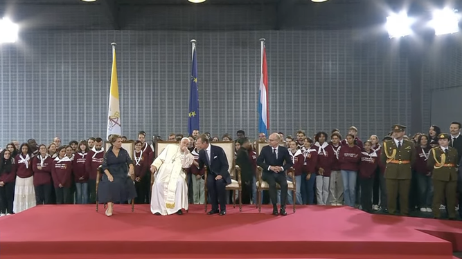 Ceremonia de bienvenida en el aeropuerto de Luxemburgo