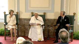 Francisco, con los Reyes de Bélgica durante su discurso