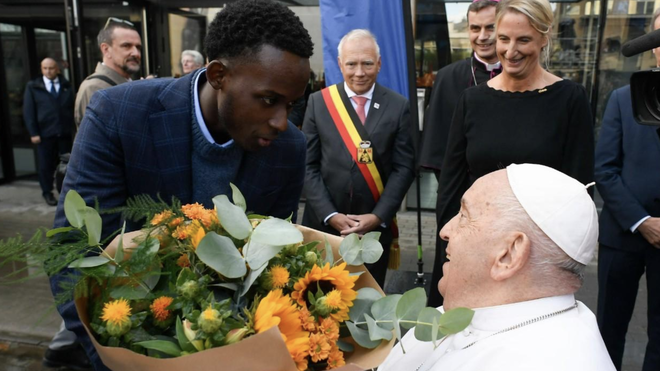 El Papa a su llegada a Lovaina