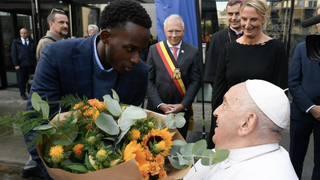 El Papa a su llegada a Lovaina