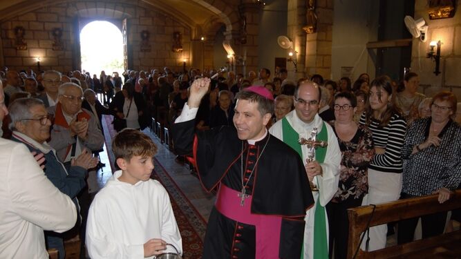 Josep Lluís Serrano, bendiciendo a sus vecinos de Tivissa