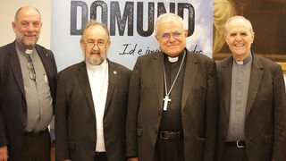 J. M. Calderón; J. J. Aguirre, obispo de Bangassou; D. Fernández, obispo de Córdoba ; y A. Evans