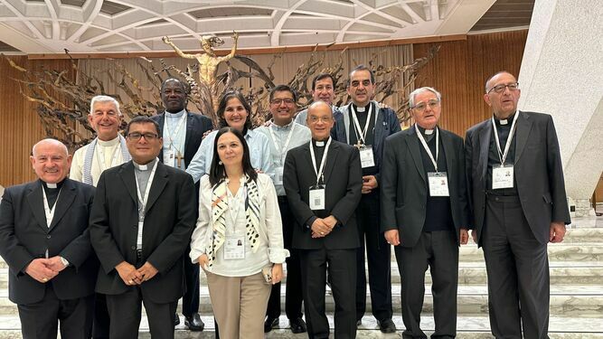 Vicente Jiménez, con los miembros del círculo menor en la prima fase del sínodo