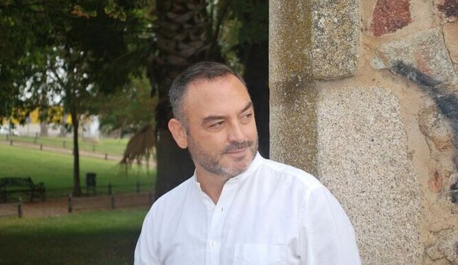 El sacerdote y escritor Jesús Sánchez Adalid