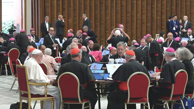 El Papa, en la primera sesión del Sínodo