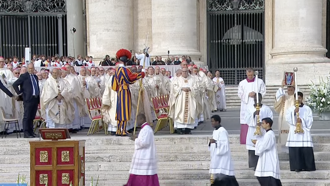 Procesión con el Evangelio hasta el ambón