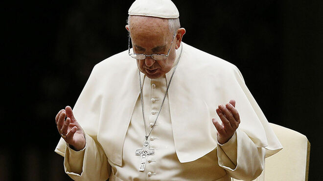 Papa Francisco rezando