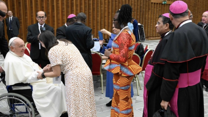 Rolando, esperando para saludar al Papa