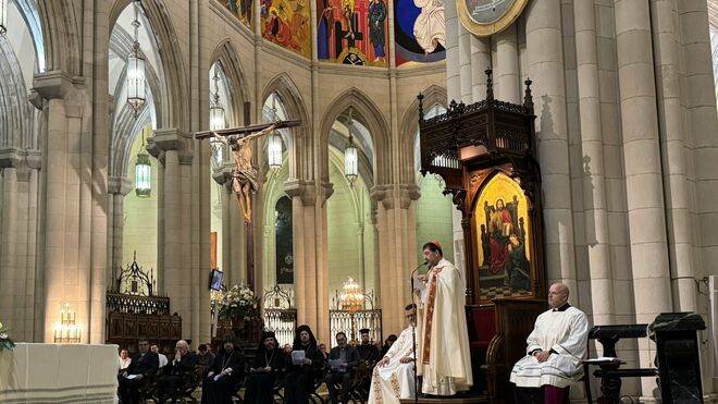 Cobo, en la Vigilia por la paz: "La guerra no traerá nunca la solución de los problemas"