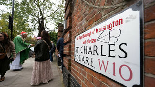 Misa dominical en una parroquia católica inglesa presidida por el cardenal Nichols
