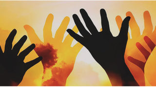 Este pueblo me honra con los labios