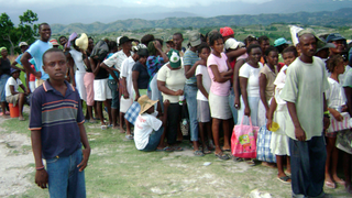 Colas del hambre en Haití