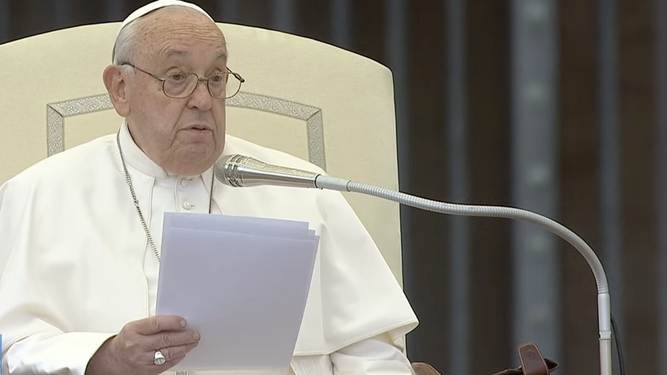 Francisco durante la catequesis