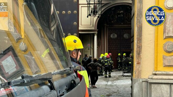 El incendio en la Iglesia de El Silencio (Sevilla) deja daños en el atrio y en la talla de San Judas Tadeo