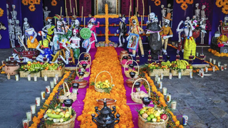 Ofrenda del Día de Muertos. México