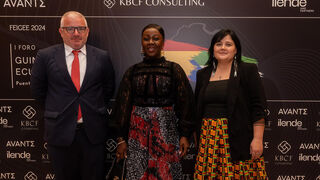De izquierda a derecha: Jesús Suso, CEO de AVANTE; Nuria Lucía Beholi, Secretaria de Estado de Turismo de Guinea Ecuatorial, y Silvia Carvalho Da Costa, CEO de KBCF Consultores