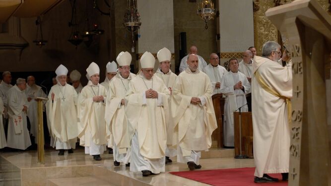 Procesión episcopal en Montserrat