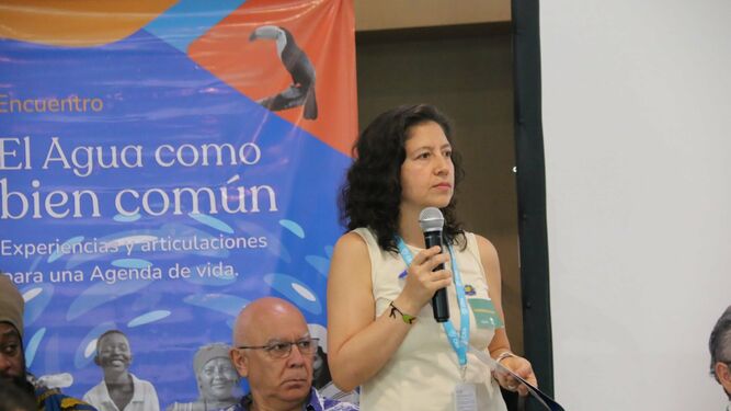 Ruth en la presentación El Agua como bien común