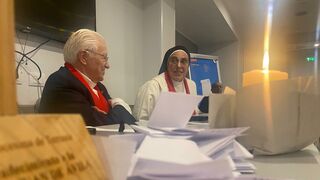 Sor Lucía Caram, y el padre Ángel, en Roma