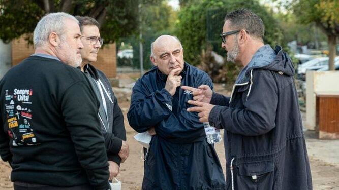Arzobispo Enrique Benavent visita las parroquias afectadas por la dana