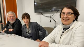 Emilce Cuda, junto a Peio Sánchez y María José Caram