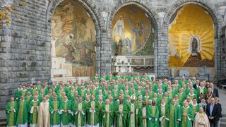 Plenaria de los obispos franceses en Lourdes