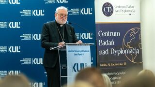 Monseñor Paul Richard Gallagher en la Universidad Católica de Lublin, en Polonia