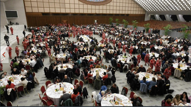 El banquete con los pobres se celebró en el aula sinodal