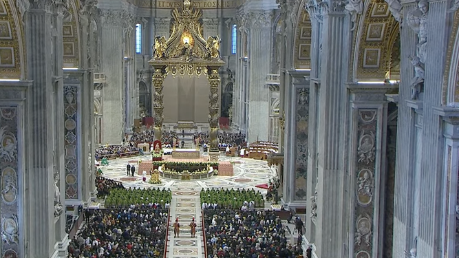 La basílica de San Pedro durante la eucaristía