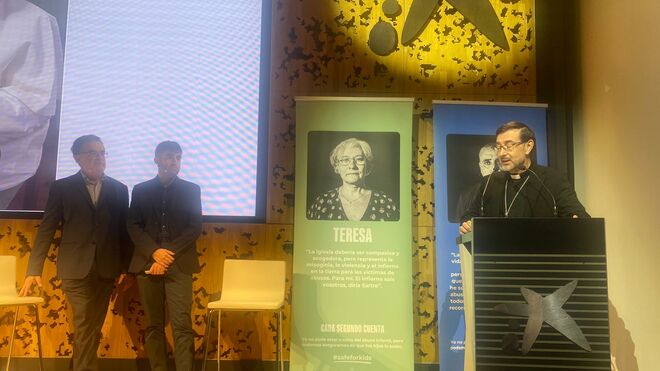 Cobo recibió el premio en nombre del Papa