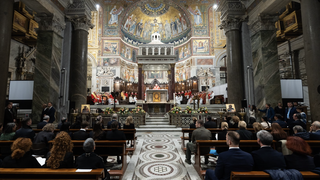 Zuppi preside la misa en Santa Maria in Trastevere