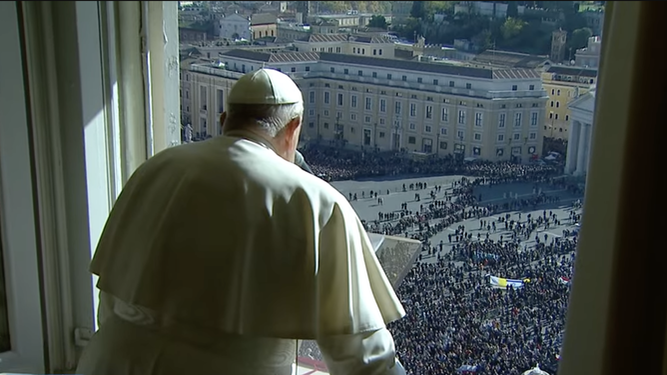 El Papa, desde el balcón