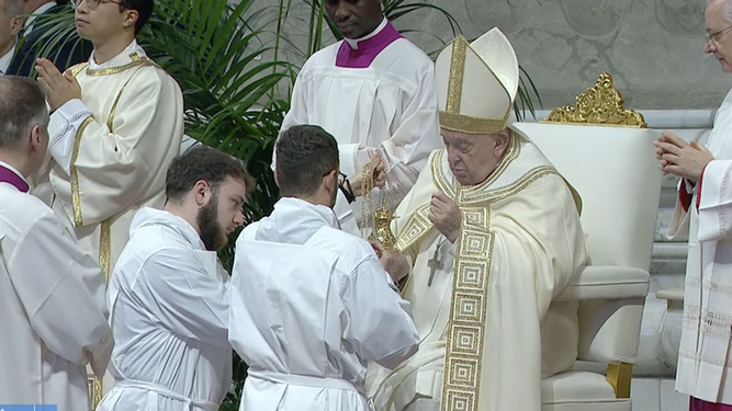 El Papa bendijo el incienso