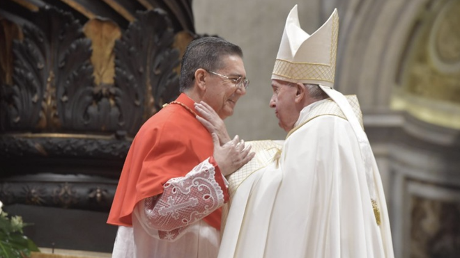 El Papa y el cardenal Ayuso